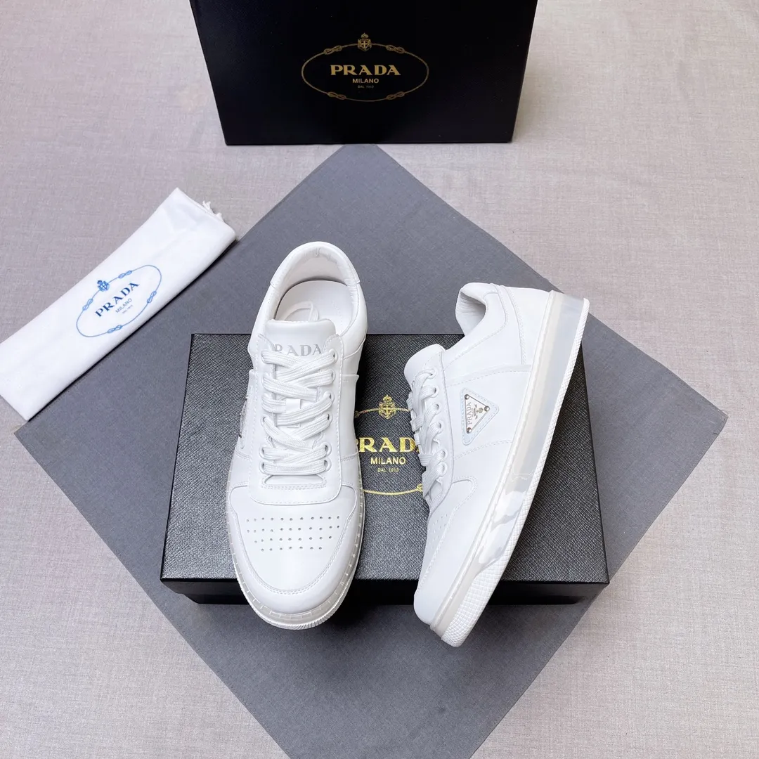 P420 Prada Prada's new men's leather sneakers, the highest version on the market, any comparison is welcome🆚! The original leather has excellent texture and is super high-end! Fetal sheep net lining imported from Italy, removable pad! Luxurious materials and fine workmanship, highly recommended! Code number 38-45 No. 058